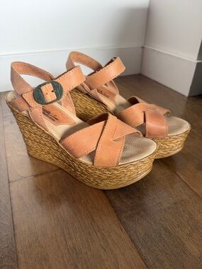 Sbicca Tan Espadrille Wedge Sandals with Buckle Strap